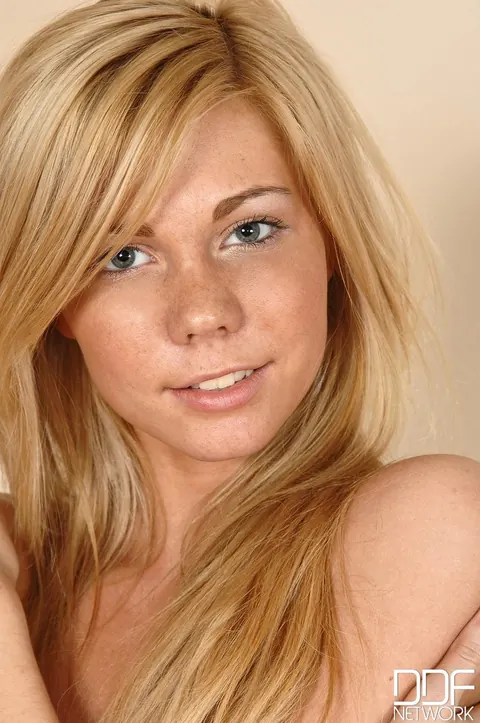 European Woman Spreads Her Pussy Wide – photo 21 of 21