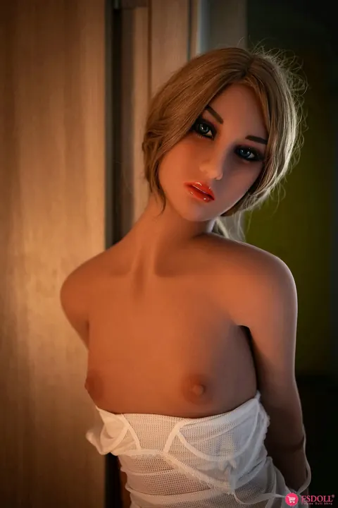 Slim Woman with Small Tits Undresses and Poses Nude – photo 6 of 21