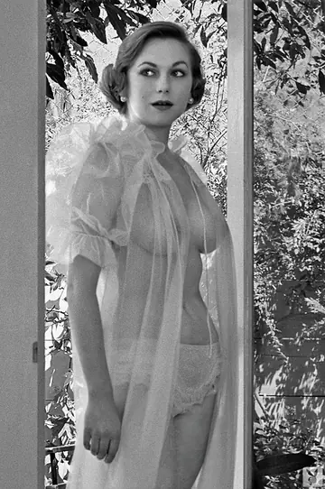 Jonnie Nicely – Redhead Posing Topless Outdoors in Black and White