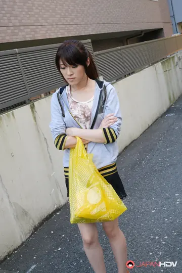 Sara Yurikawa – Skinny Japanese Babe Gives Public Blowjob and Takes a Facial