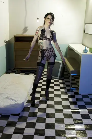 Brunette MILF in Lingerie and Heels Fingers Her Pussy and Shows Her Big Ass