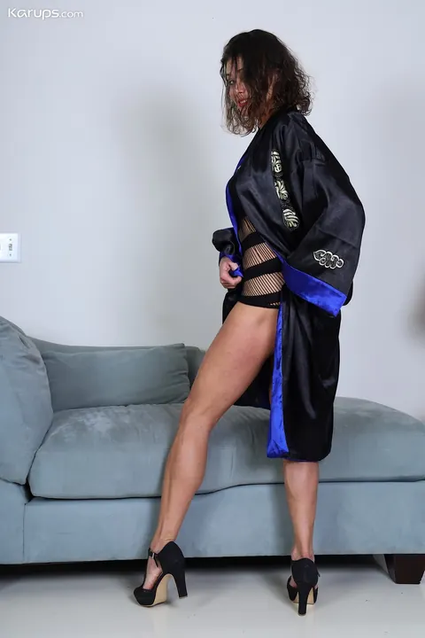 Mimi Love: Mature Brunette in Lingerie and Heels Plays with a Dildo on the Sofa – photo 3 of 18