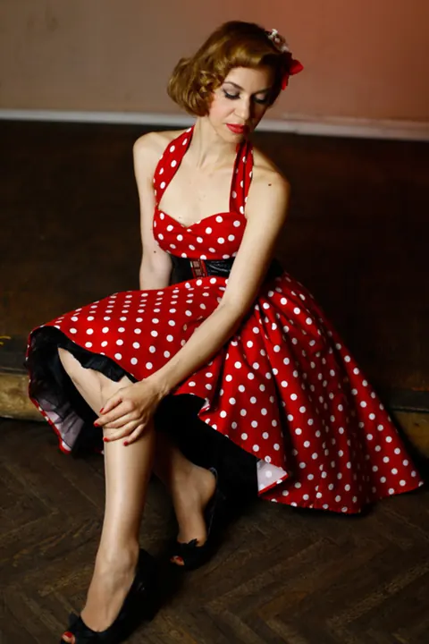 Short-Haired Redhead Poses in a Dress and Heels – photo 12 of 20