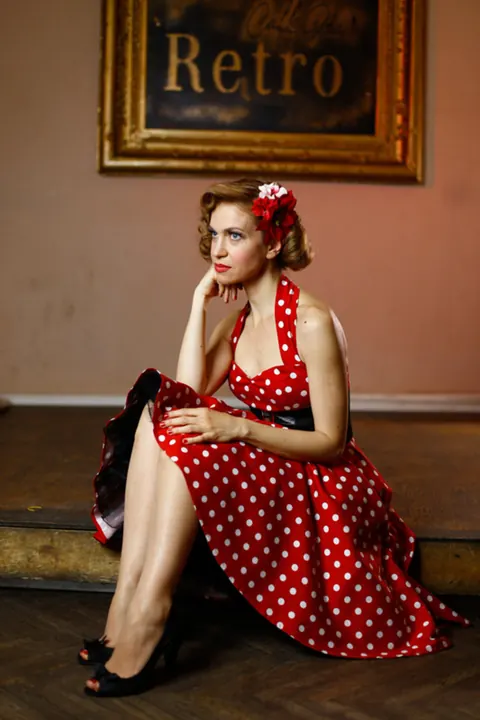 Short-Haired Redhead Poses in a Dress and Heels – photo 9 of 20