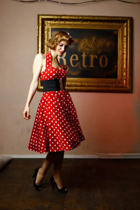 Short-Haired Redhead Poses in a Dress and Heels – photo 13 of 20