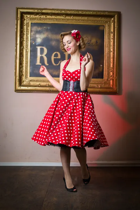 Short-Haired Redhead Poses in a Dress and Heels – photo 6 of 20