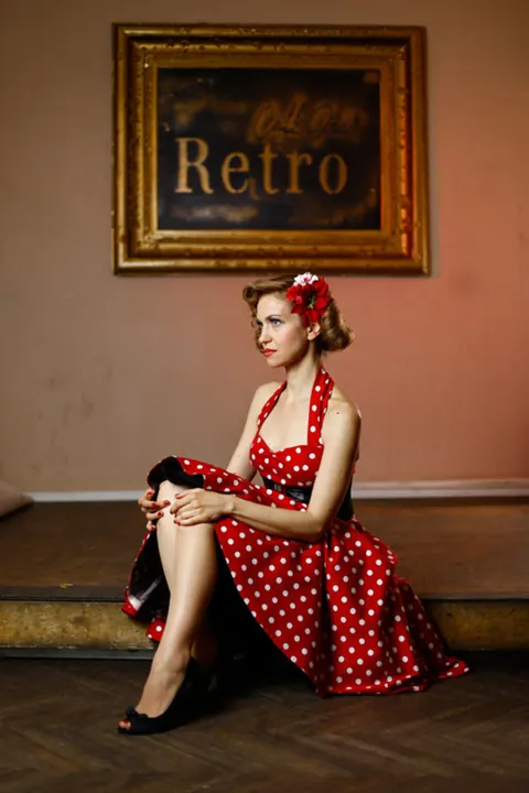 Short-Haired Redhead Poses in a Dress and Heels – photo 11 of 20