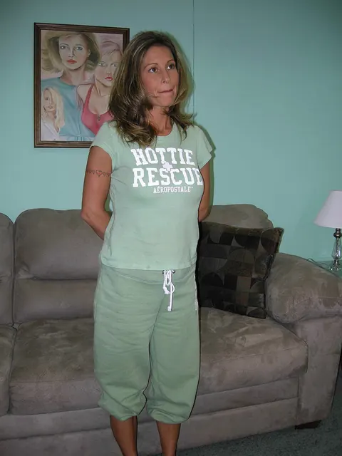Leeanna Heart: Mature Brunette Strips Off Her Panties and Spreads for the Camera – photo 6 of 20