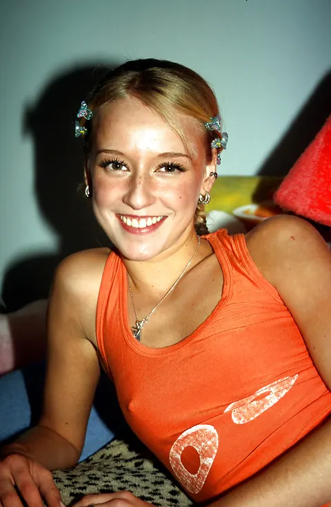Woman Strips Out of Her Shorts and Uses a Dildo – photo 1 of 16