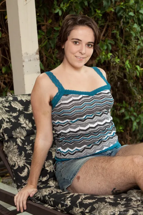 Thick Brunette in Shorts Spreads Her Hairy Pussy Outdoors – photo 1 of 18