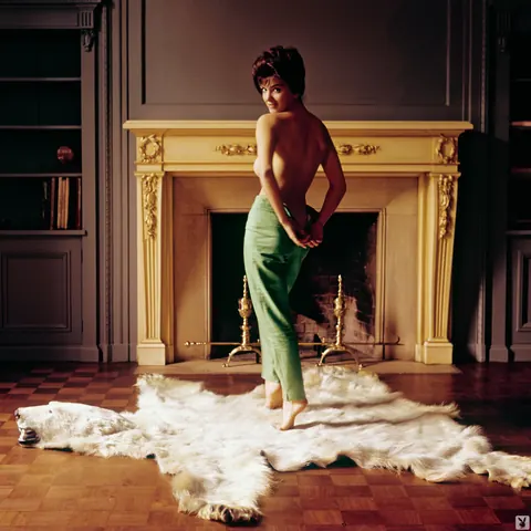 Delores Wells: Busty Short-Haired Brunette Poses Nude – photo 12 of 16