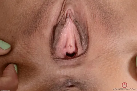 Khloe Kash: Tall Mature Brunette Spreads Her Labia and Gapes Asshole Outdoors – photo 16 of 21
