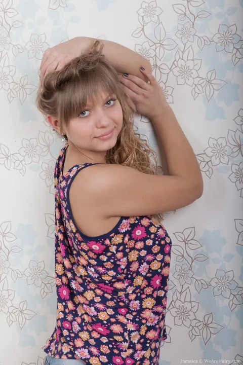 Amateur in Shorts Spreads Her Hairy Pussy – photo 5 of 21