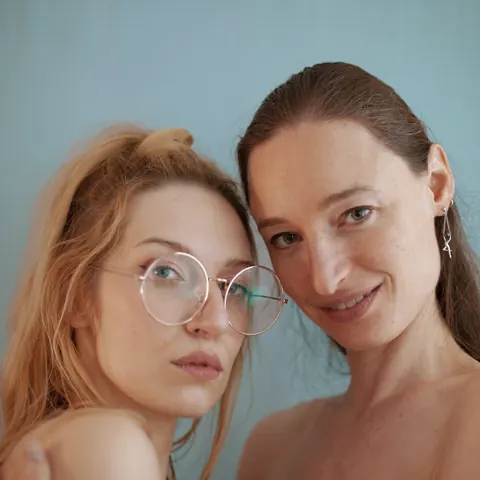 Nat Portnoy: European Brunettes Strip for Lesbian Fingering and Licking – photo 6 of 9