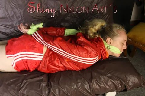 Blonde PAWG in Shorts Spreads While Restrained in the Gym – photo 4 of 16