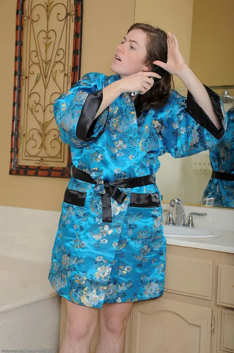 Short-Haired Woman Undresses in the Bathroom and Uses a Dildo – photo 2 of 21