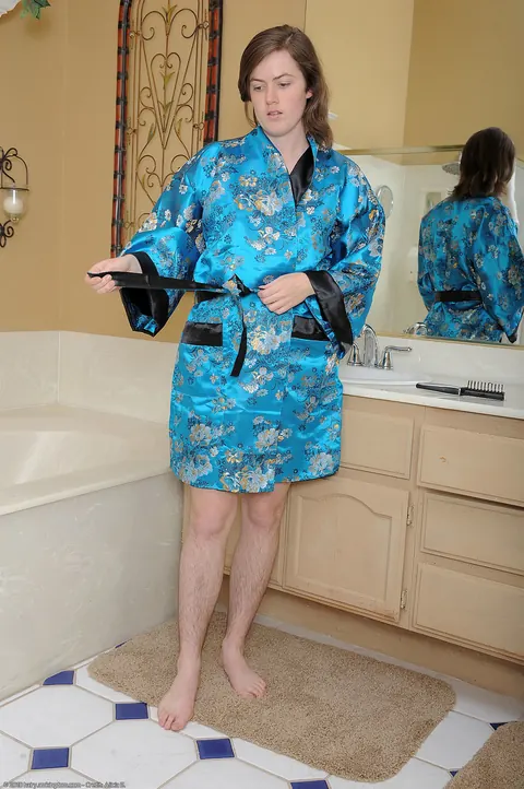 Short-Haired Woman Undresses in the Bathroom and Uses a Dildo – photo 4 of 21