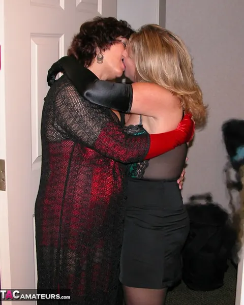 Mature BBW Lesbians in Stockings Lick and Finger on the Bed – photo 1 of 20