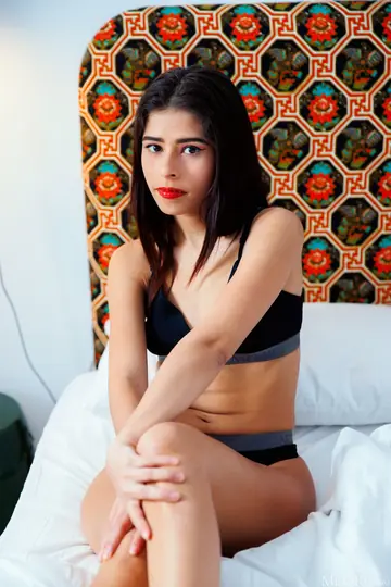 Mell Blanca – Latina Brunette Spreads Her Pussy