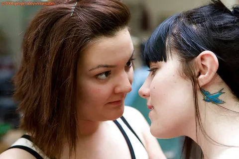 Lesbians Kiss and Lick Pussy Outdoors in Panties – photo 1 of 16
