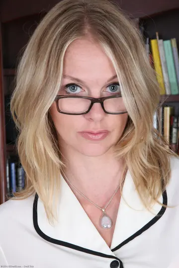 Lara Elaine – Slim Blonde MILF Spreads Her Legs in Stockings and Glasses at the Office