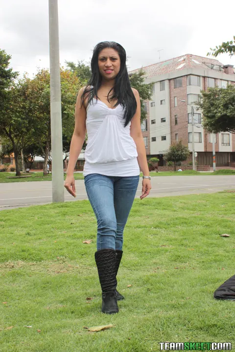 Samantha Alvarez: Thick Latina in Boots Shows Her Big Ass Outdoors – photo 2 of 17