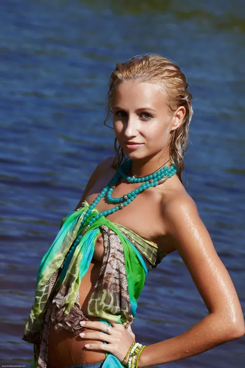 Petite Babe Lifts Her Skirt and Spreads on the Beach – photo 5 of 21