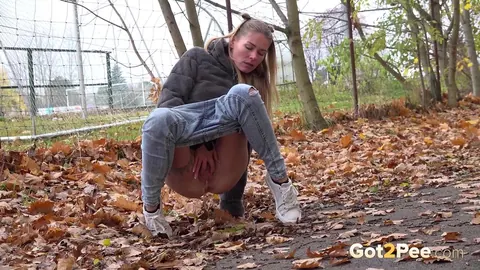 Claudia Mac: Blonde Czech Strips Off Her Jeans and Pisses Outdoors – photo 5 of 15