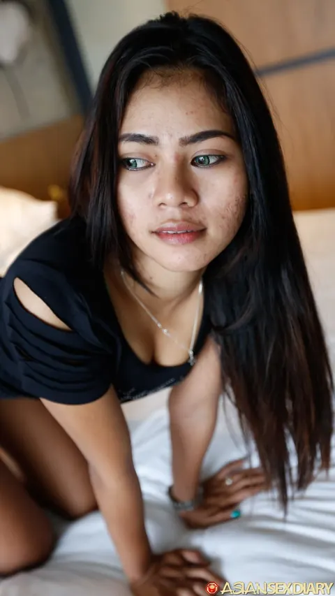Petite Asian Amateur Strips and Fucks in a Hotel Casting – photo 8 of 21