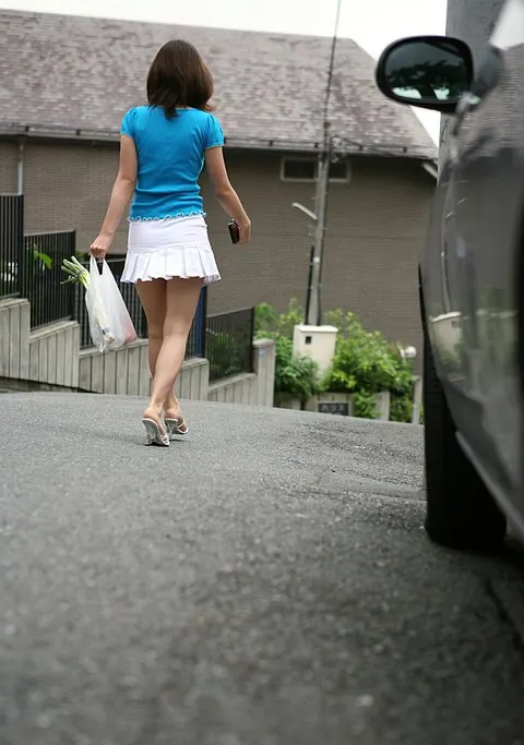 Suzune Toujou: Japanese Brunette Masturbates with a Dildo on the Kitchen Floor – photo 1 of 16