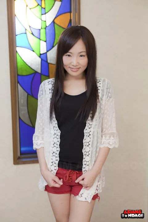 Ai Mizushima: Japanese Brunette Shows Off Her Figure in Red Shorts at the Casting – photo 10 of 15
