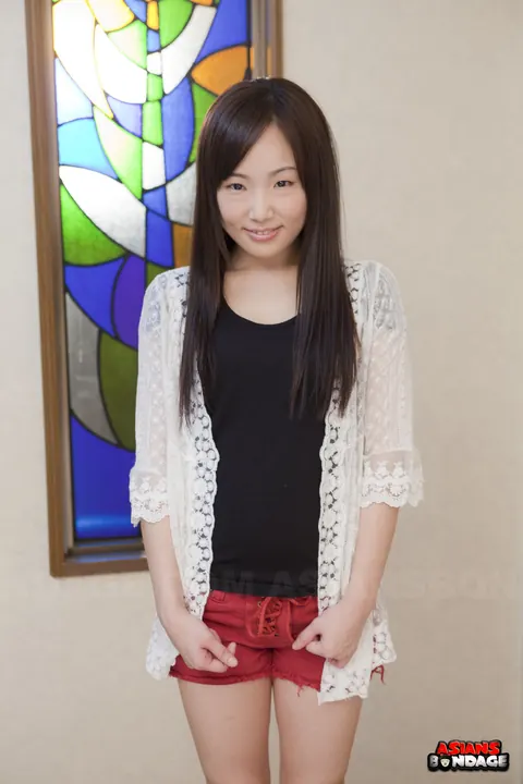 Ai Mizushima: Japanese Brunette Shows Off Her Figure in Red Shorts at the Casting – photo 12 of 15