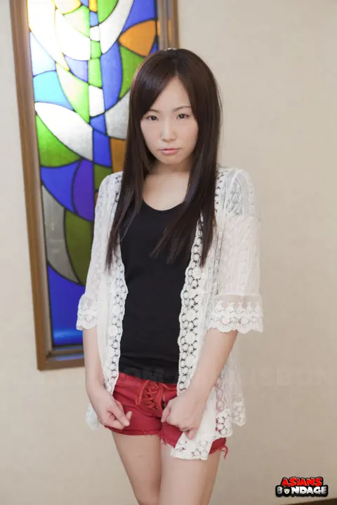 Ai Mizushima: Japanese Brunette Shows Off Her Figure in Red Shorts at the Casting – photo 13 of 15