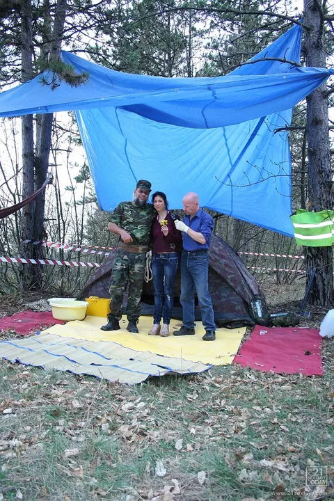European Woman Sucks Two Soldiers Outdoors Before Fucking – photo 1 of 18