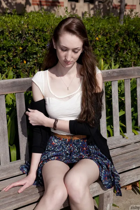 Haley Gladwell: Tall Slim Redhead Flashes Her Pussy in Public – photo 2 of 12