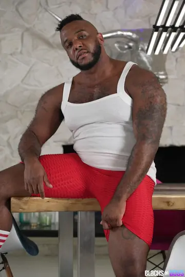 Thick Athletic Men Kiss Before Interracial Anal