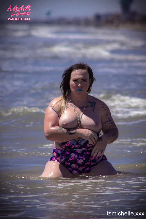 BBW Trans Woman Strips Nude and Poses to Display Her Body – photo 8 of 10