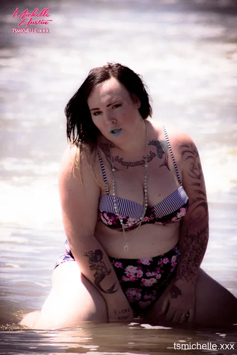 BBW Trans Woman Strips Nude and Poses to Display Her Body – photo 10 of 10
