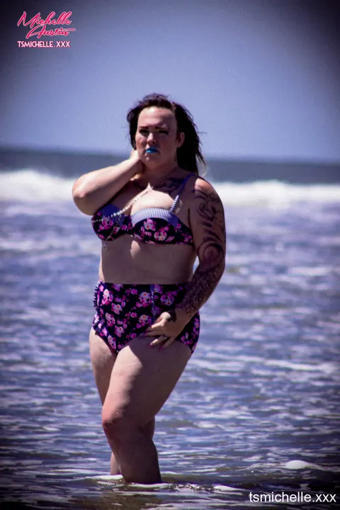 BBW Trans Woman Strips Nude and Poses to Display Her Body – photo 2 of 10