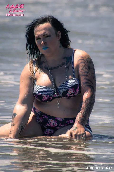 BBW Trans Woman Strips Nude and Poses to Display Her Body – photo 9 of 10