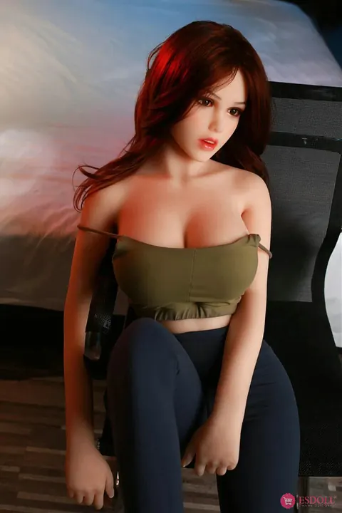 Busty Woman Displays Her Naked Body – photo 2 of 14