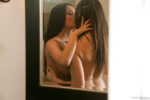 Anissa Kate: Tall Latina MILF Has Lesbian Bath Sex and Licks Pussy – photo 5 of 16