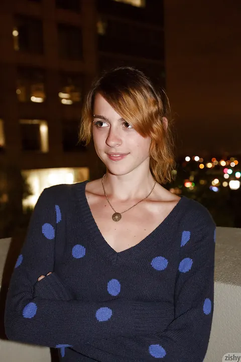 April Grantham: Pale Brunette with Big Tits Exposes Herself in Shorts Outdoors – photo 6 of 11