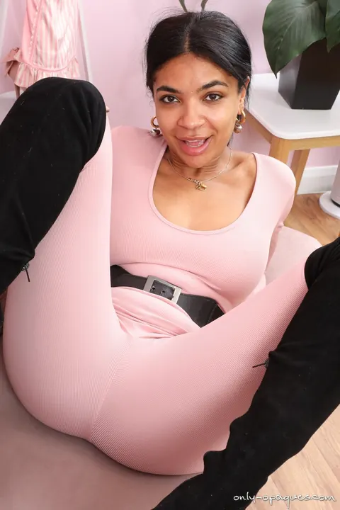 Jay Gray: Ebony MILF Spreads in Opaque Pantyhose and Boots – photo 6 of 16