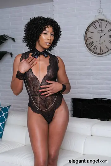 Gogo Fukme – Curvy Ebony MILF Gets Fucked Doggy Style and Kisses Her Partner
