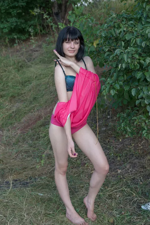 Black MO: Tall Slim Brunette Undresses and Spreads Her Legs Outdoors – photo 21 of 21