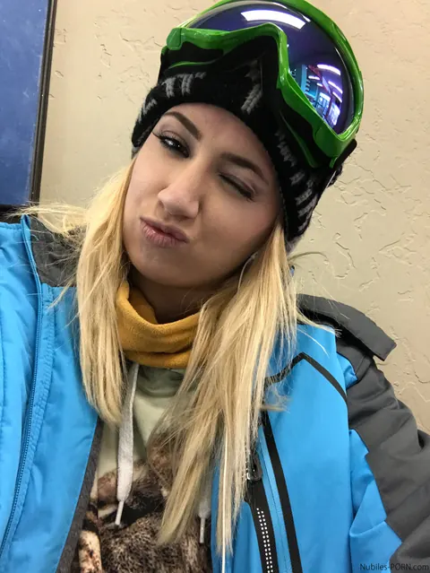 Kristen Scott: Two Skinny Women Pose on the Ski Slopes in Boots – photo 2 of 16