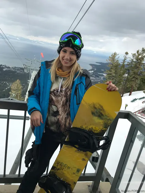 Kristen Scott: Two Skinny Women Pose on the Ski Slopes in Boots – photo 3 of 16