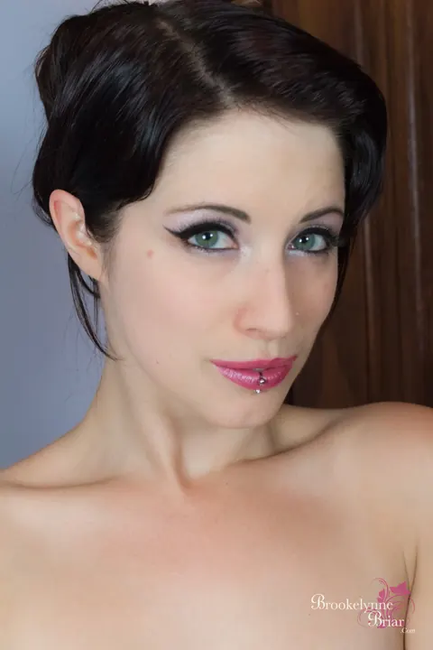 Brookelynne Briar: Canadian MILF Fingers Her Pussy and Uses a Dildo – photo 2 of 15