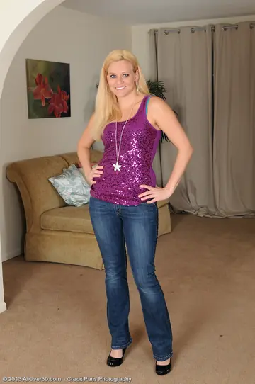 Lilly Swan – Thick Blonde MILF Peels Off Her Jeans and Lingerie to Spread